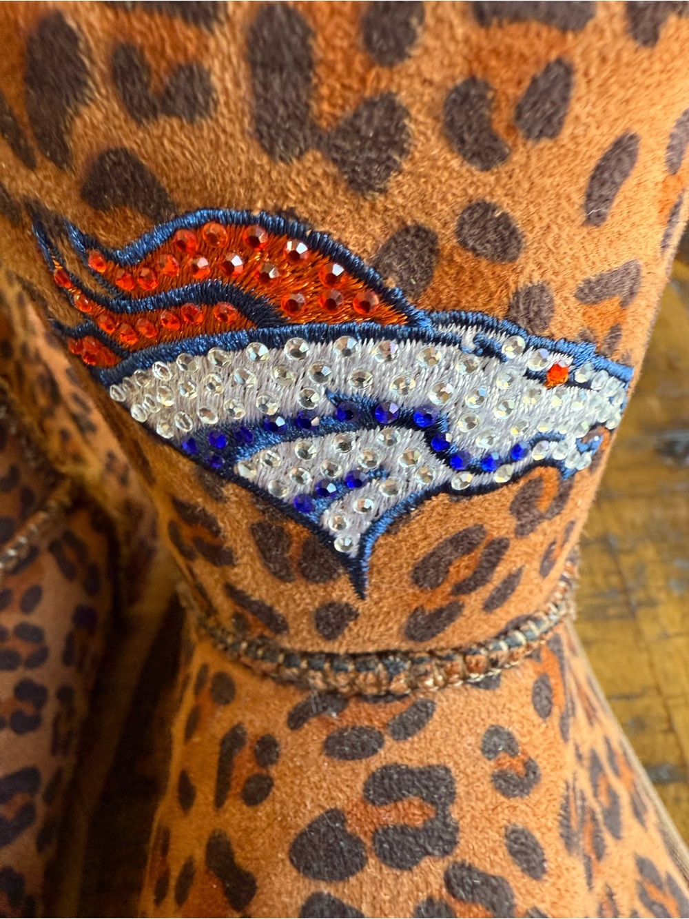 NFL Denver Broncos Leopard Boots • Women’s 8 • Crystal Logo • Faux Fur • - Picture 5 of 10